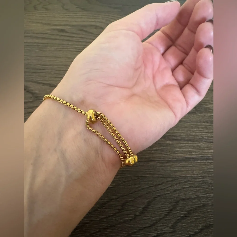 NWOT Gold Plated Mother of Pearl Initial Clover Bracelet in Letter “K”
